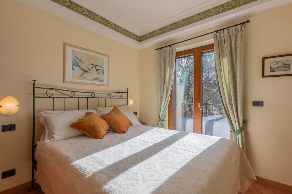 DELUXE, APARTMENT