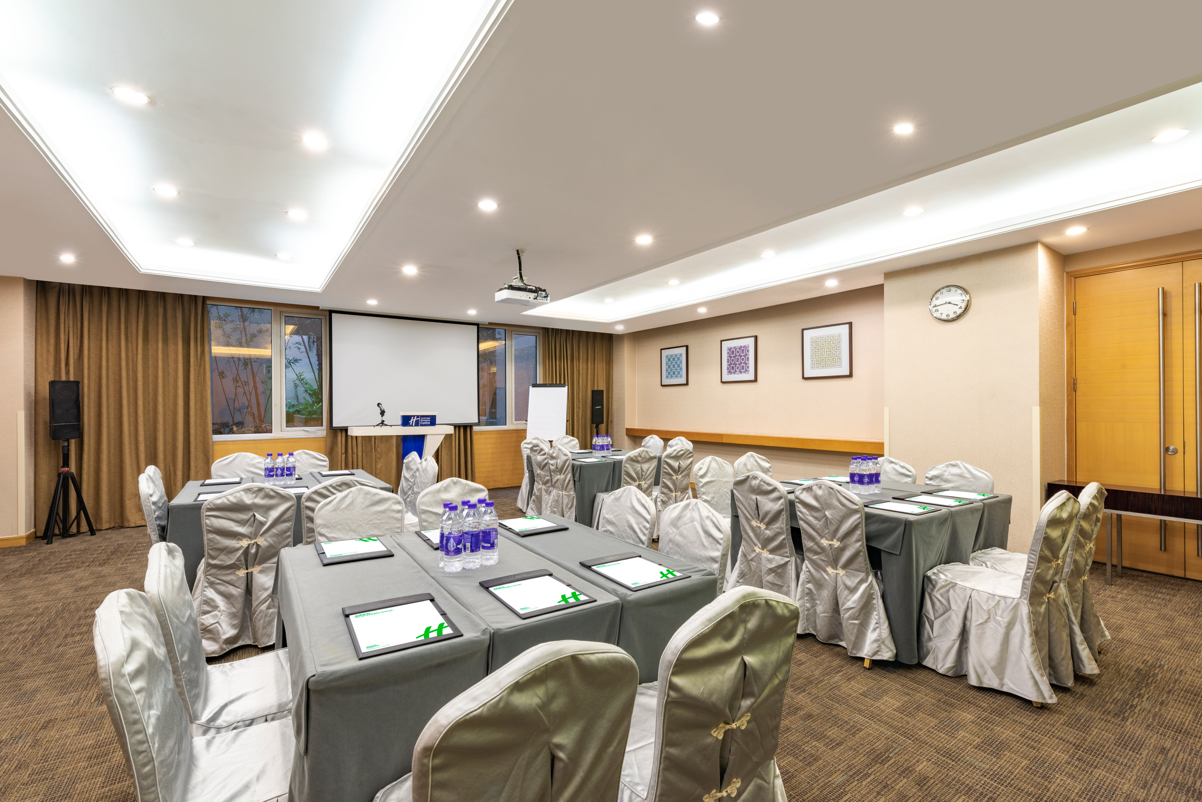 Holiday Inn Express Beijing Shangdi 38/50