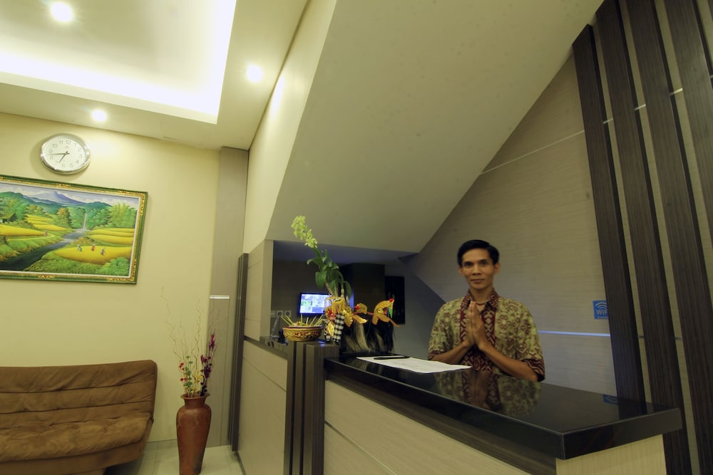 Hotel Mandari 12/65