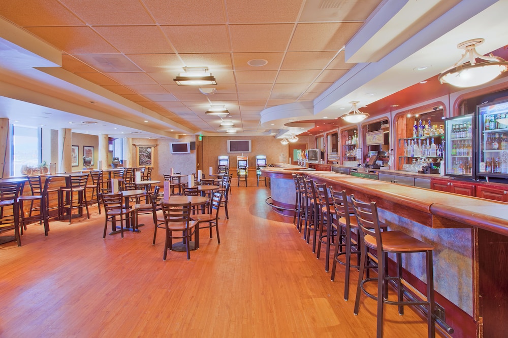 Field & Stream Lodge Bozeman 37/53