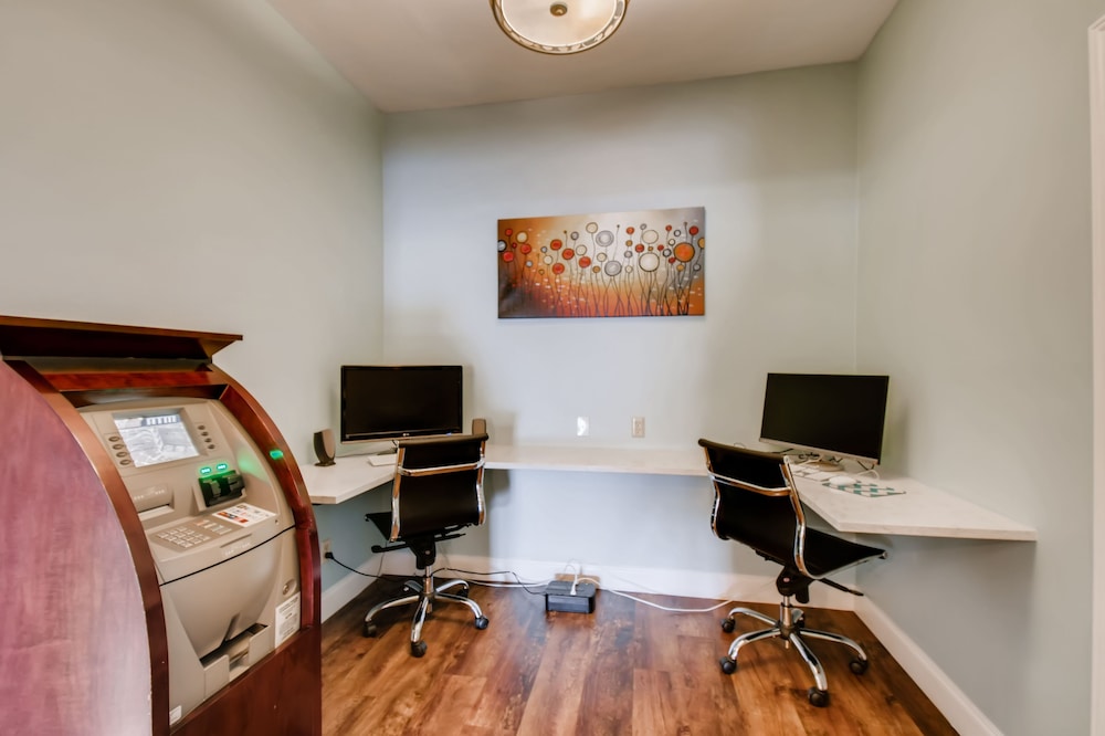 Orangewood Inn Suites Midtown 46/58