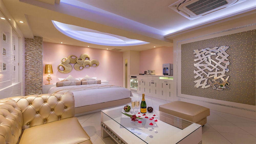 Hotel Dior 7 65/67