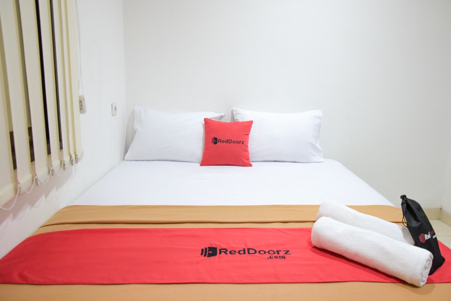 Reddoorz Plus Near Plaza Indonesia 14/26