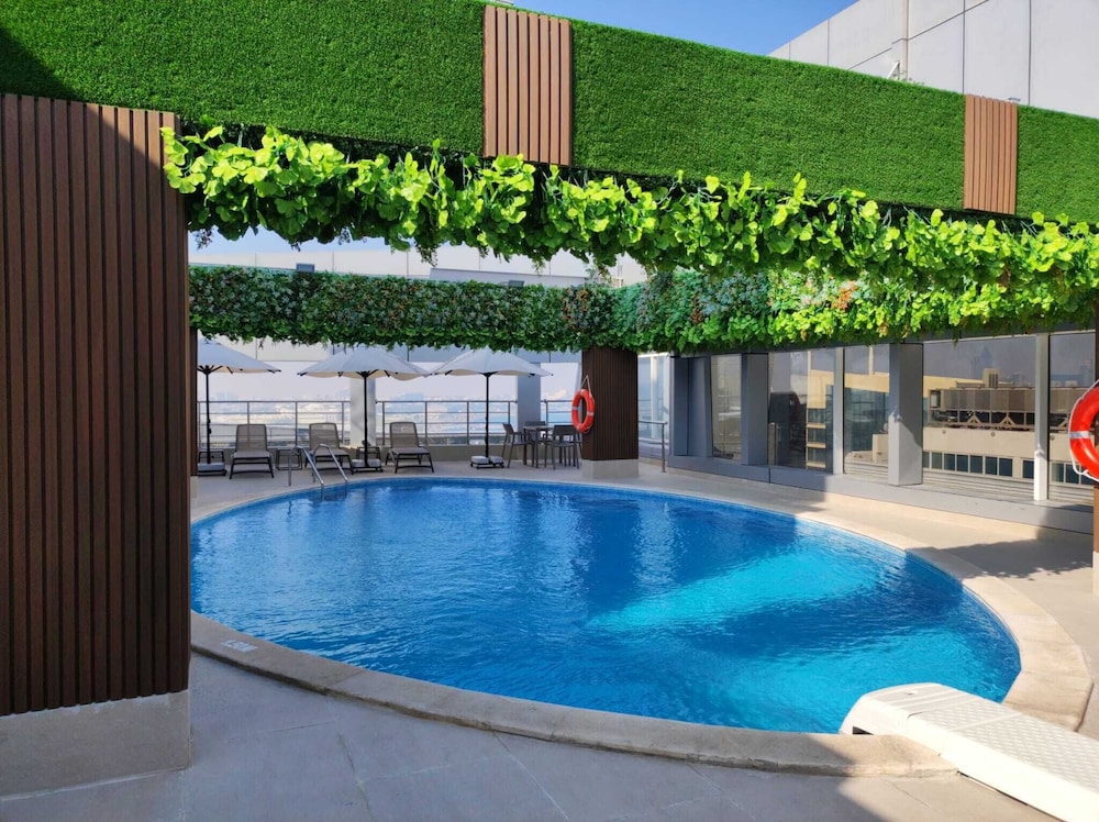 Gloria Hotel and Suites 24/28
