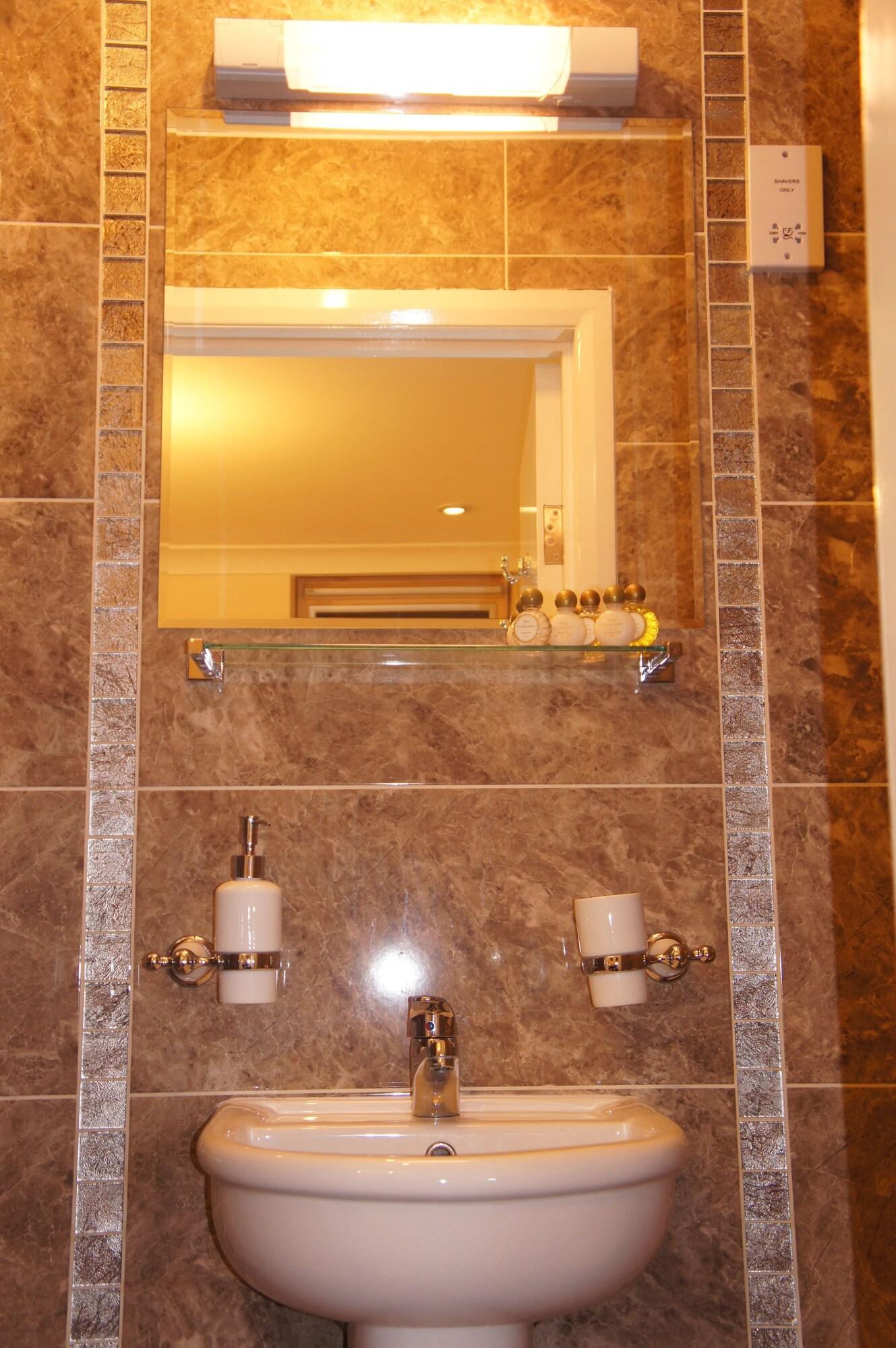 غرفة مفردة، Sapphire Hotel 3/4