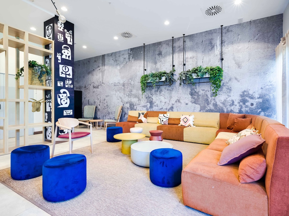 Livensa Living Studios Malaga Feria 24/35