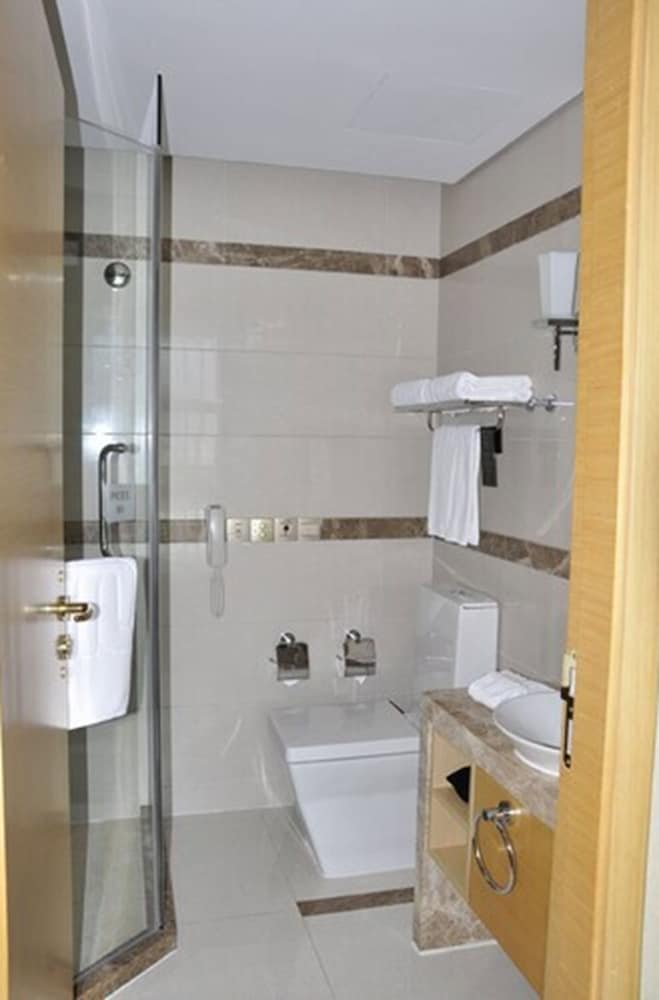Regal Plaza Hotel Residence 30/35