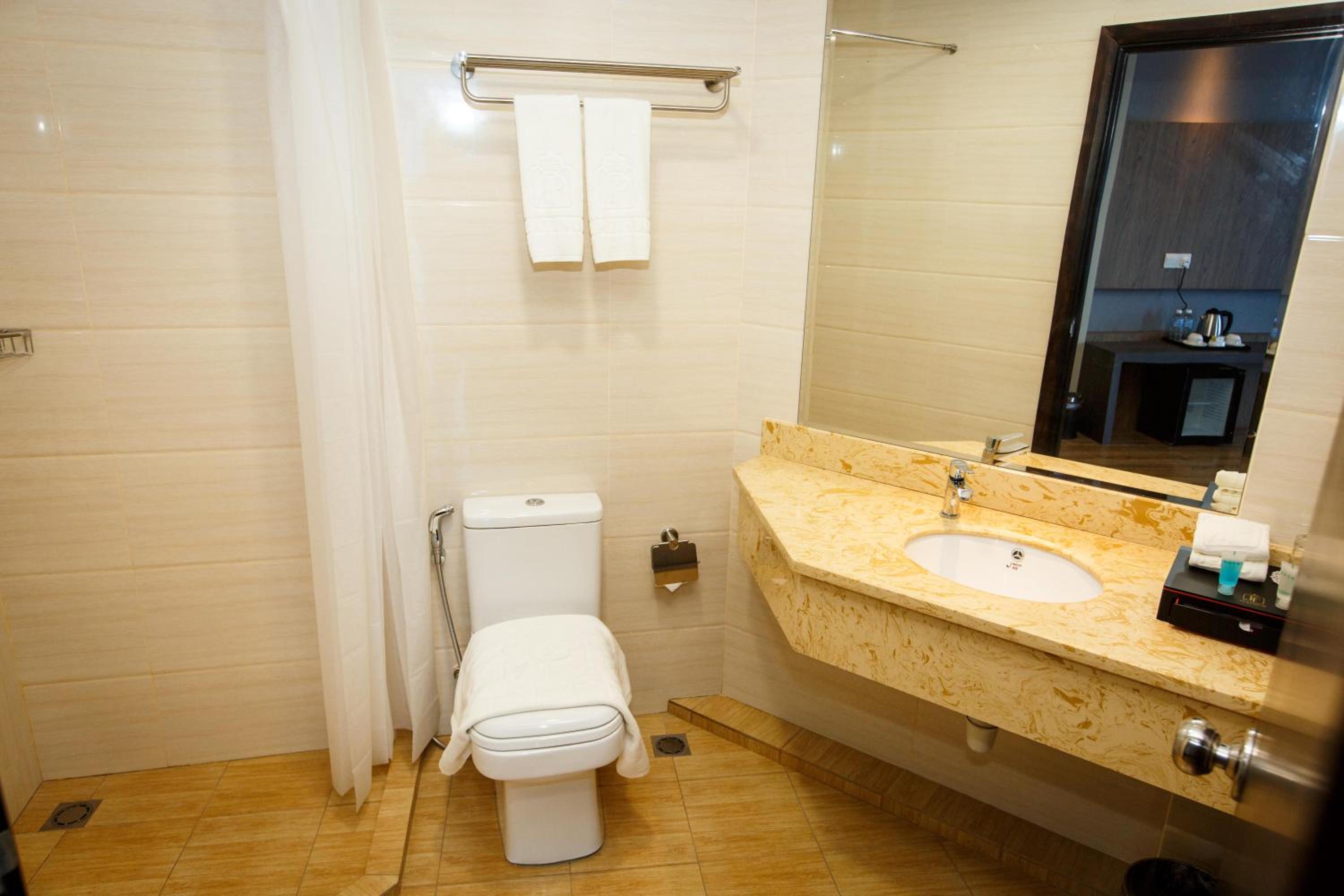 Lintas Platinum Hotel 54/59