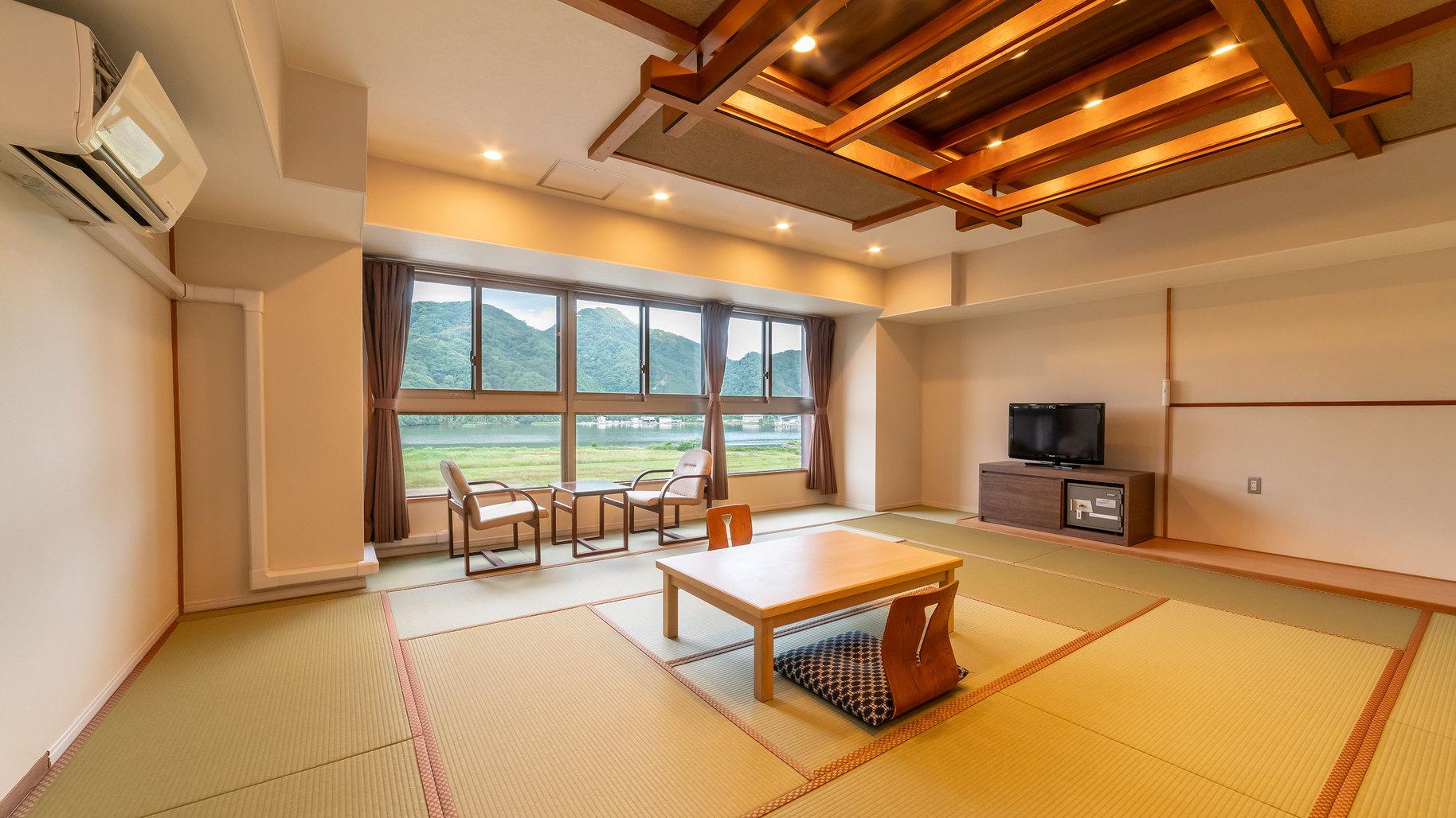 Junior, Riverside, Tatami
