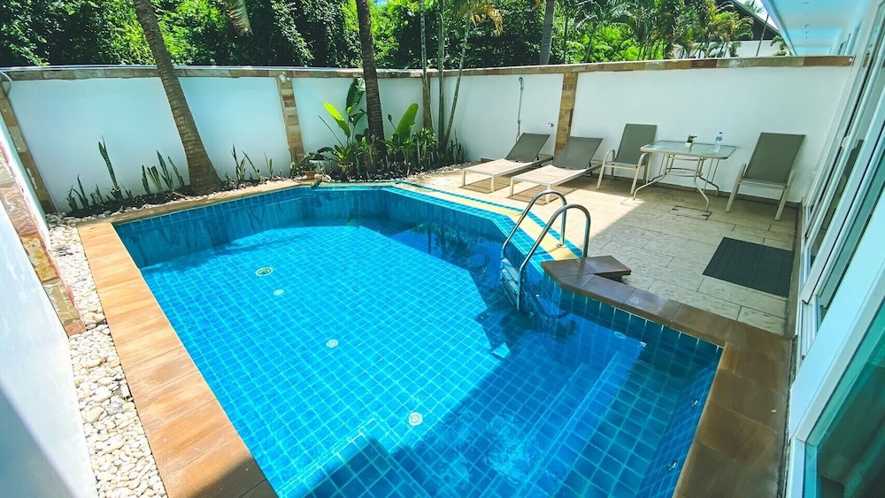 Hidden Palm Pool Villas 29/43