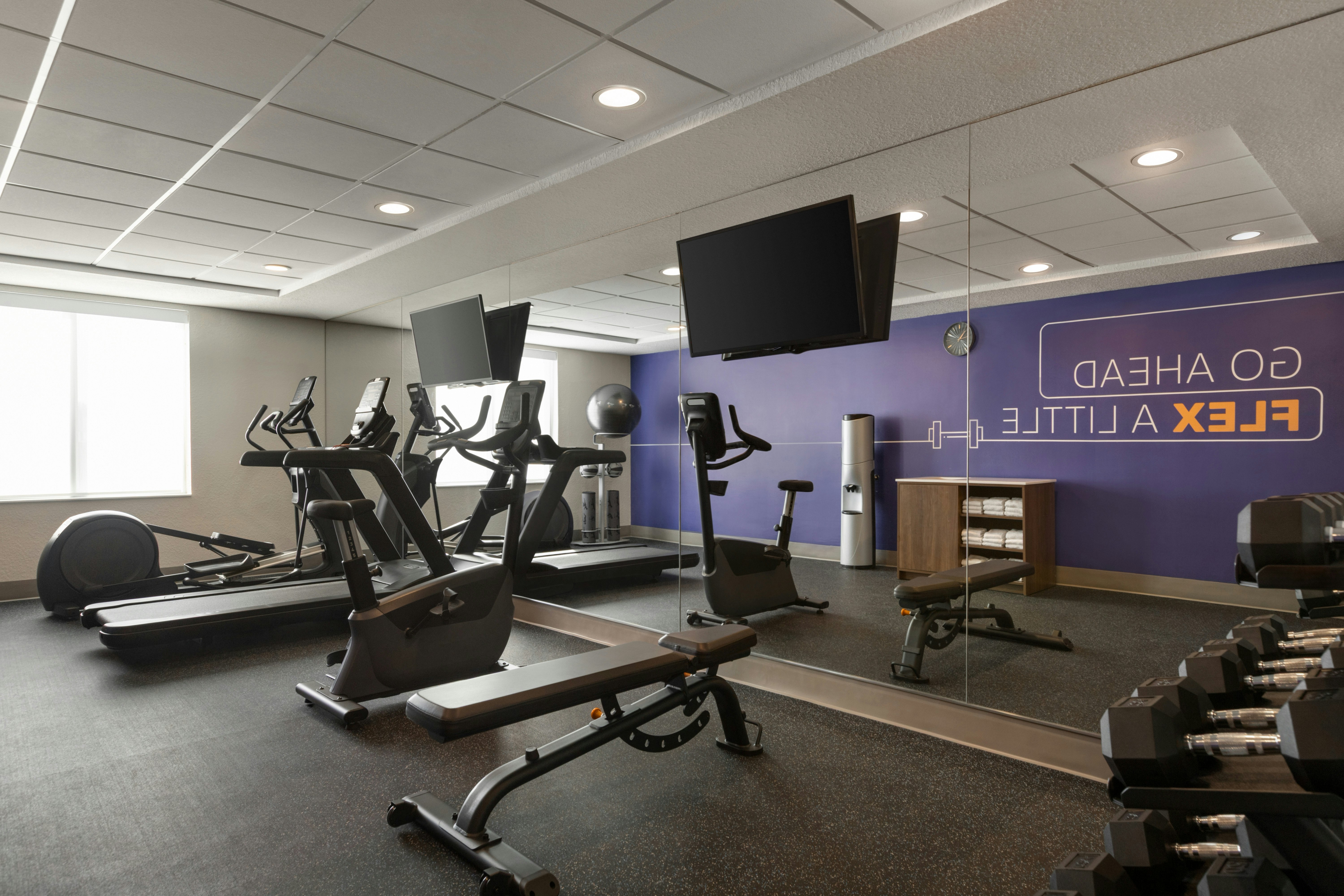 Holiday Inn Express Hotel and Suites Fort Lauderdale Airport South 19/34