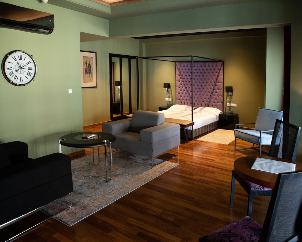 Andromeda Suites and Apartments 32/48