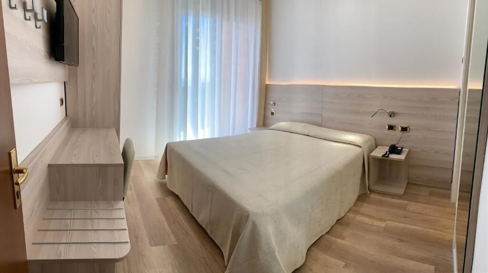 HOTEL BEAU RIVAGE PINETA 29/54