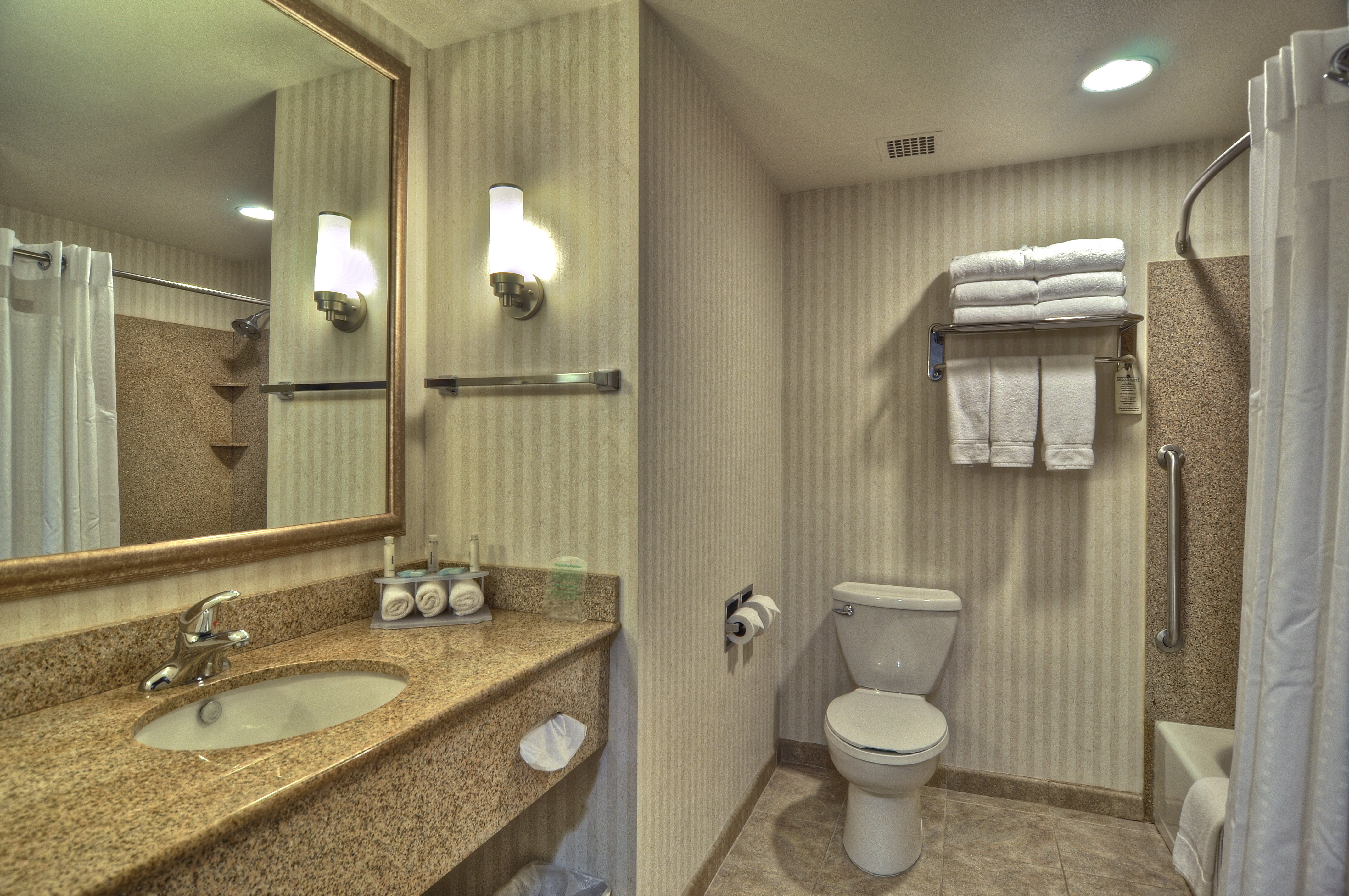 HOLIDAY INN EXPRESS SAN DIEGO SOUTH - CHULA VISTA 65/71