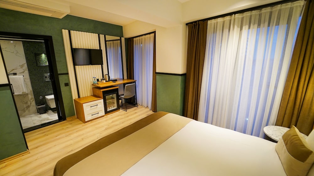 Fragments Hotel 33/51