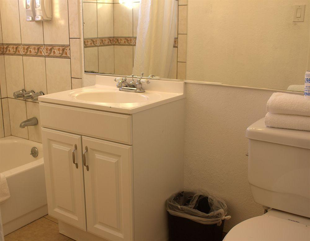 3 Rooms, Suite