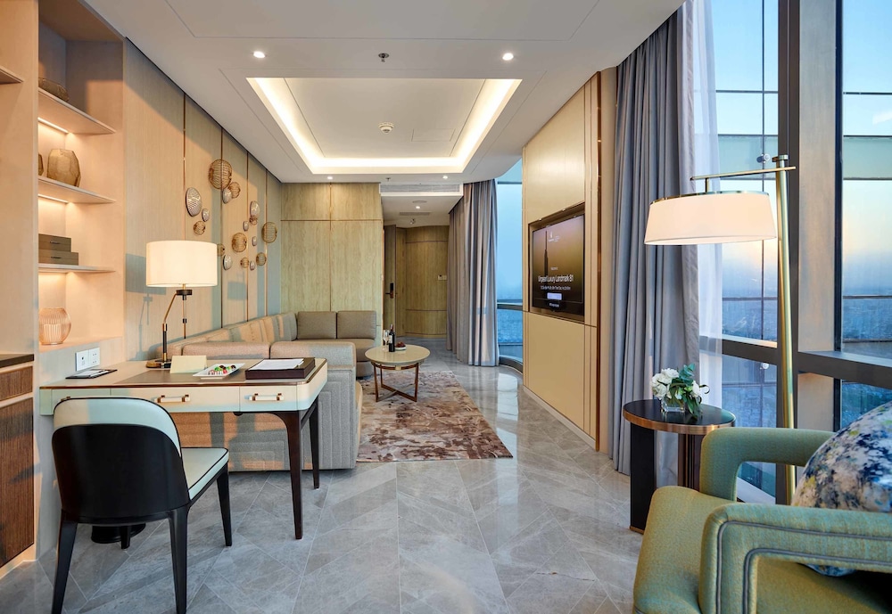 Vinpearl Landmark 81, Autograph Collection 25/32