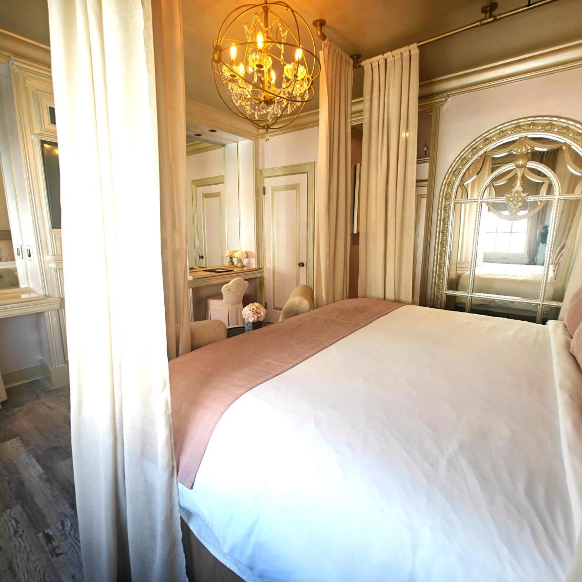 Hemingway Suites at Palm Beach Hotel Island 20/50