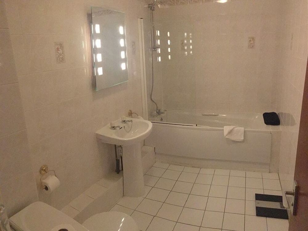 Kings Park Hotel 54/56