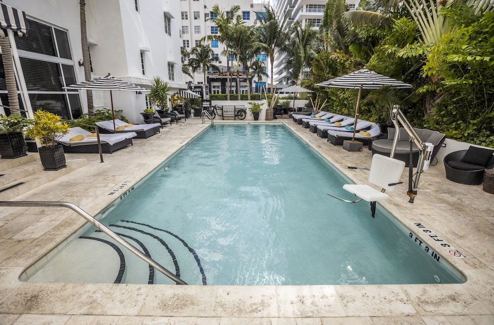 Hotel Croydon Miami Beach 72/75