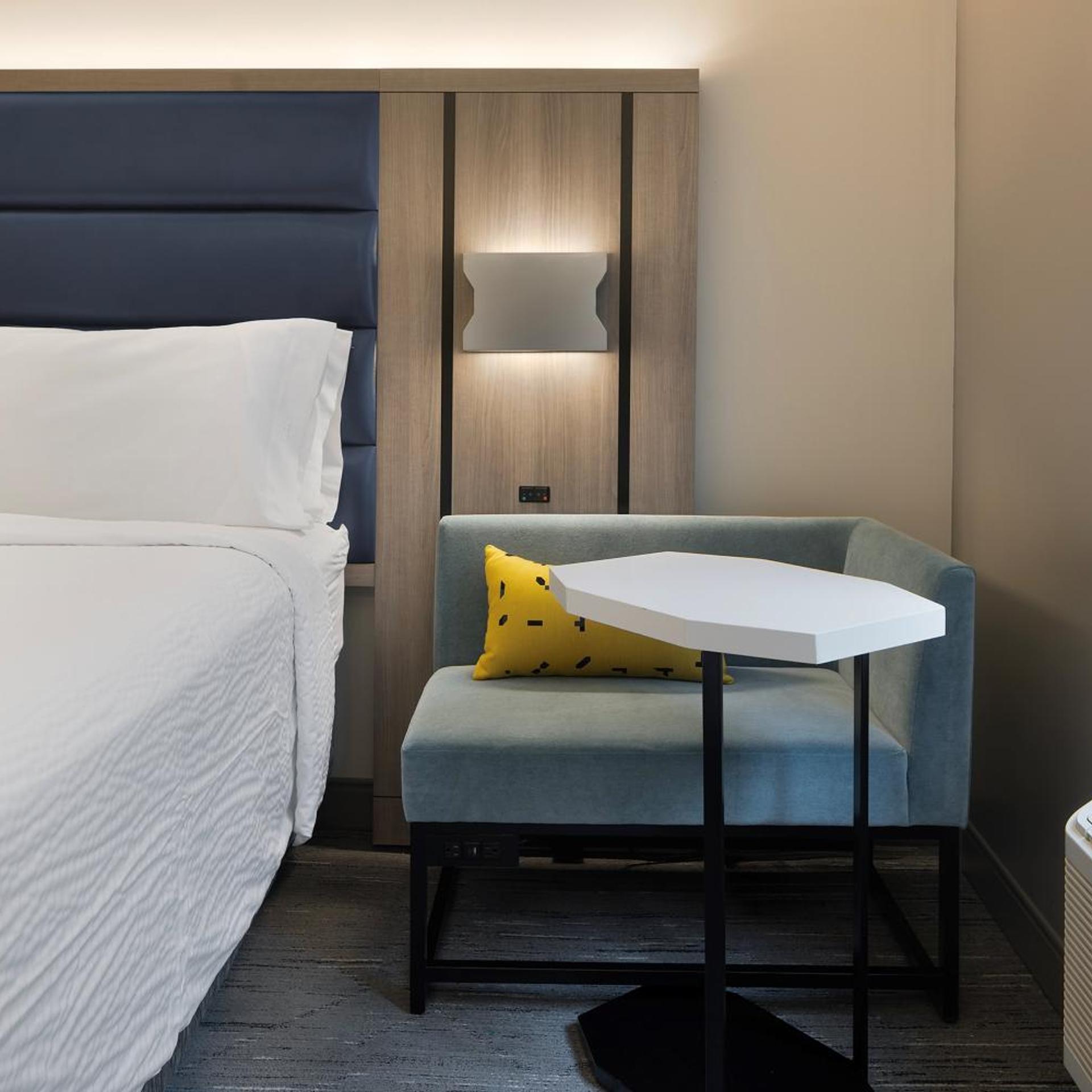 Room, King Bed, Hot Tub, Holiday Inn Express - New York City Chelsea 9/10