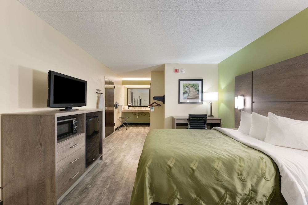 ROOM, DOUBLE BED, SMOKING, ACCESSIBLE