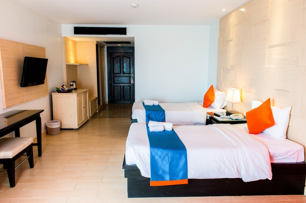 Sea Breeze Jomtien Resort 5/23