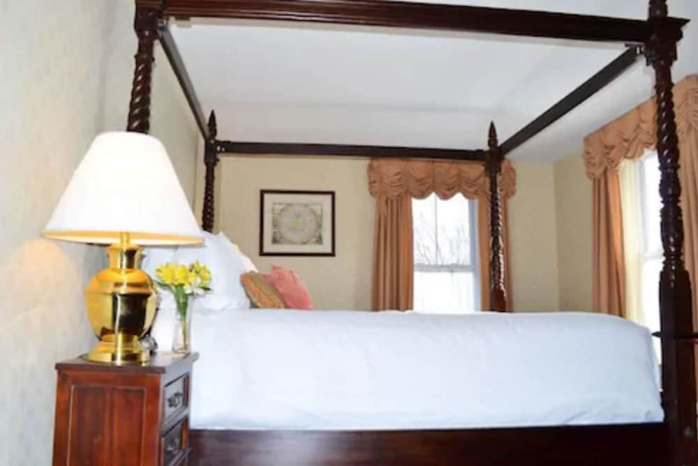 The Inn at Saratoga 29/53