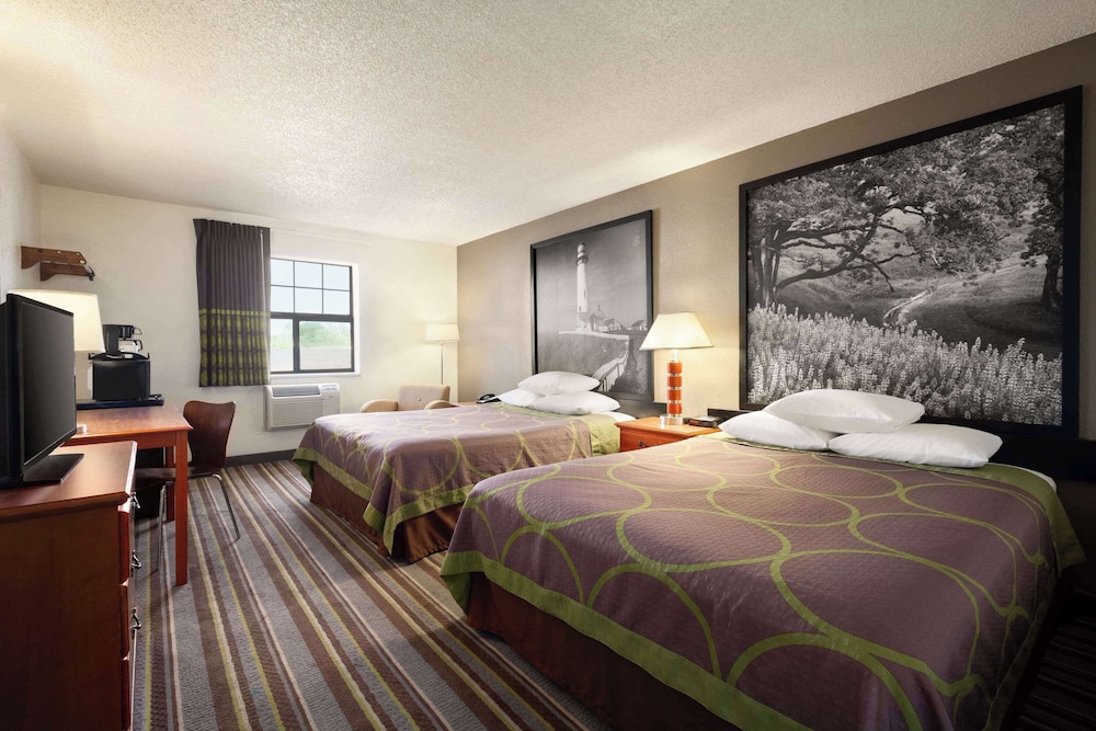 STANDARD, 2 QUEEN BEDS