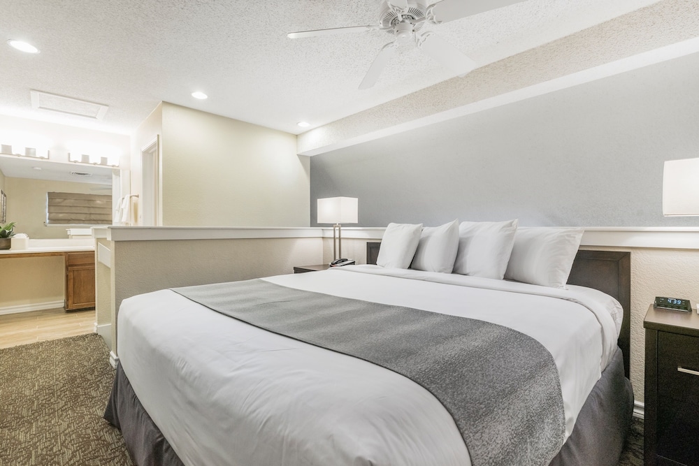 Chase Suite Hotel El Paso 11/59