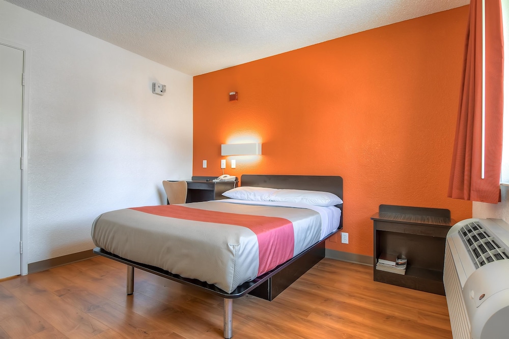 Motel6 San Diego, CA - North 18/61
