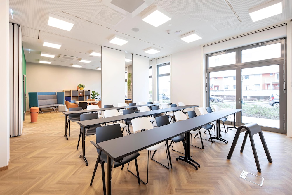 LOGINN Hotel Koln Airport 35/48