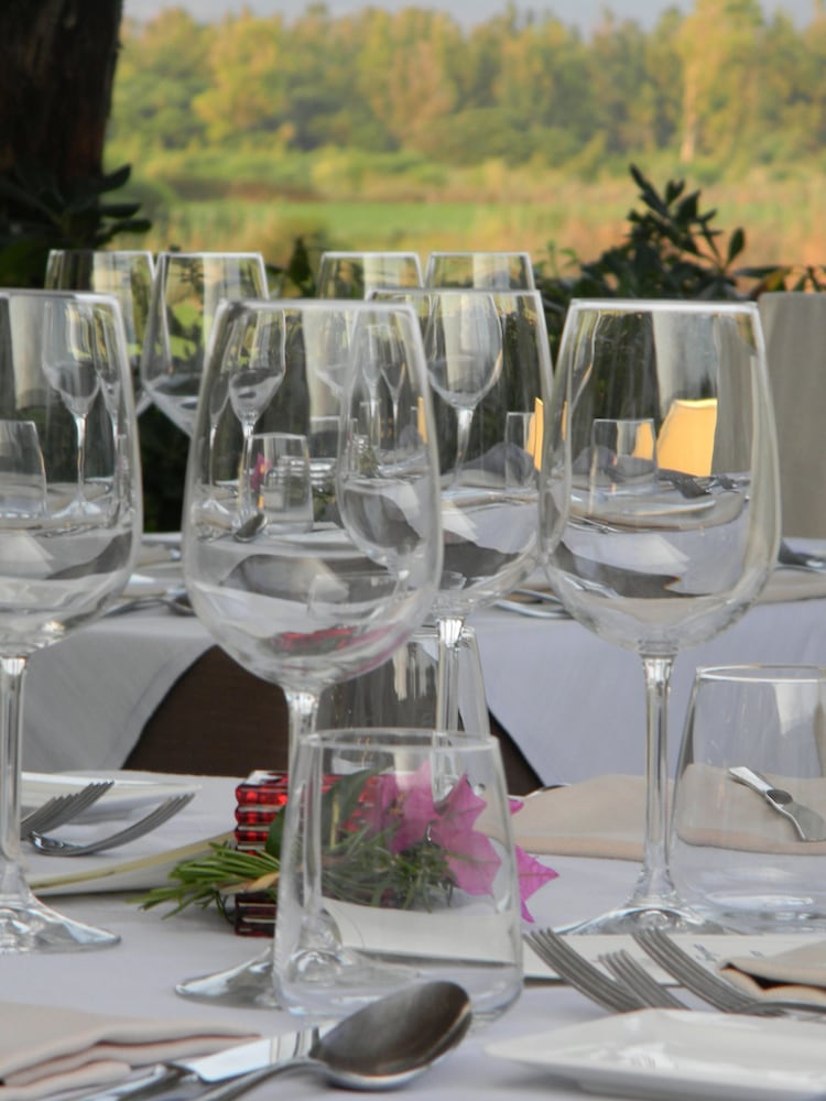 IS BENAS COUNTRY LODGE 58/63