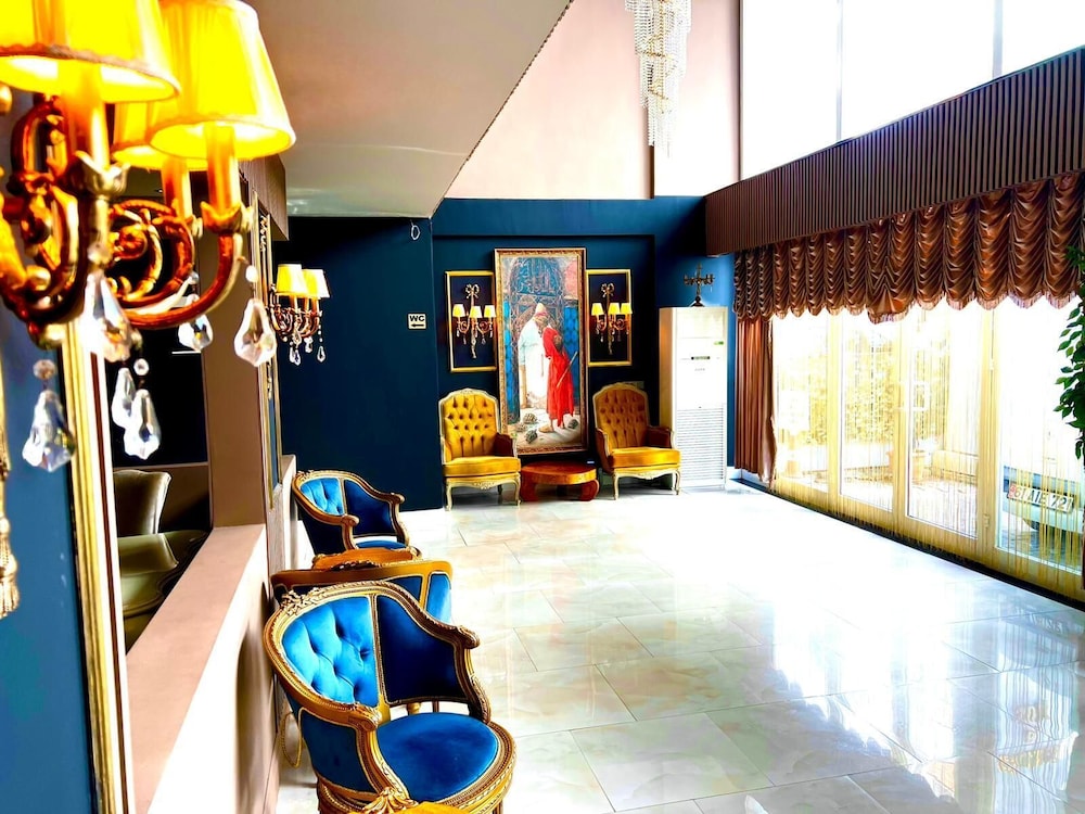 Real King Suit Otel 45/50