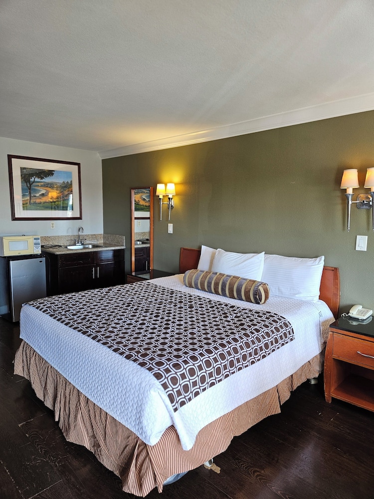 Fullerton Inn 15/53