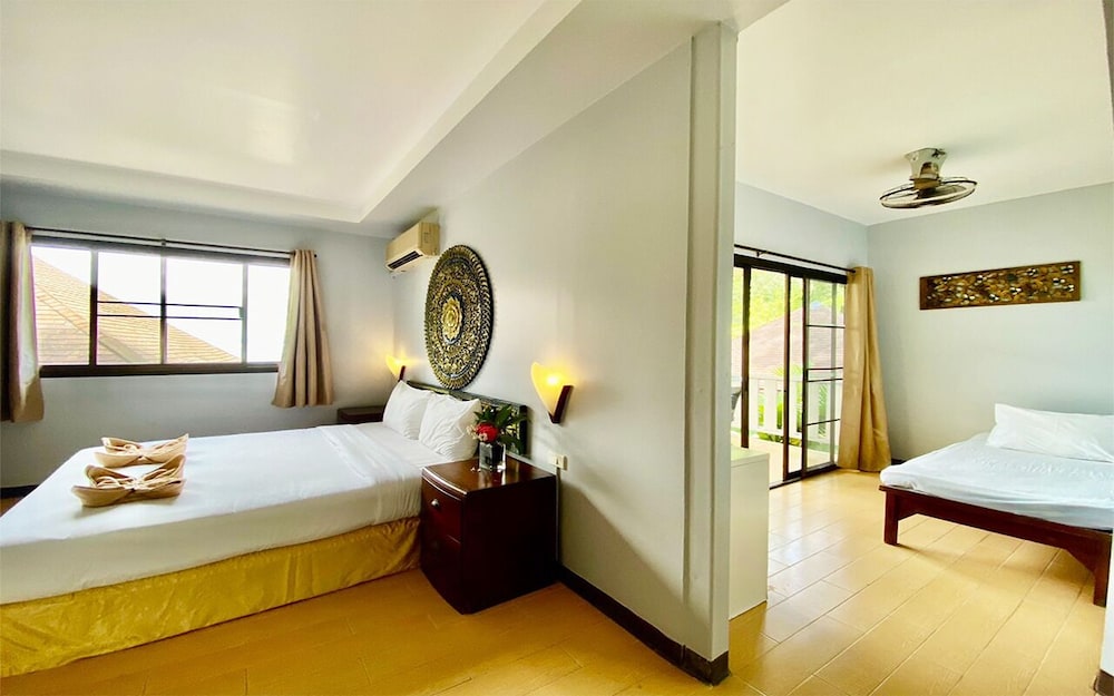 Deluxe, Double Bed, Hill Side