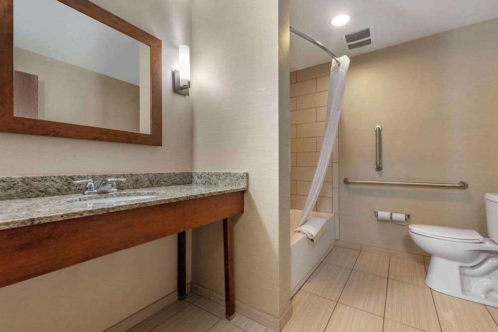 Comfort Suites Bridgeport Clarksburg 30/33