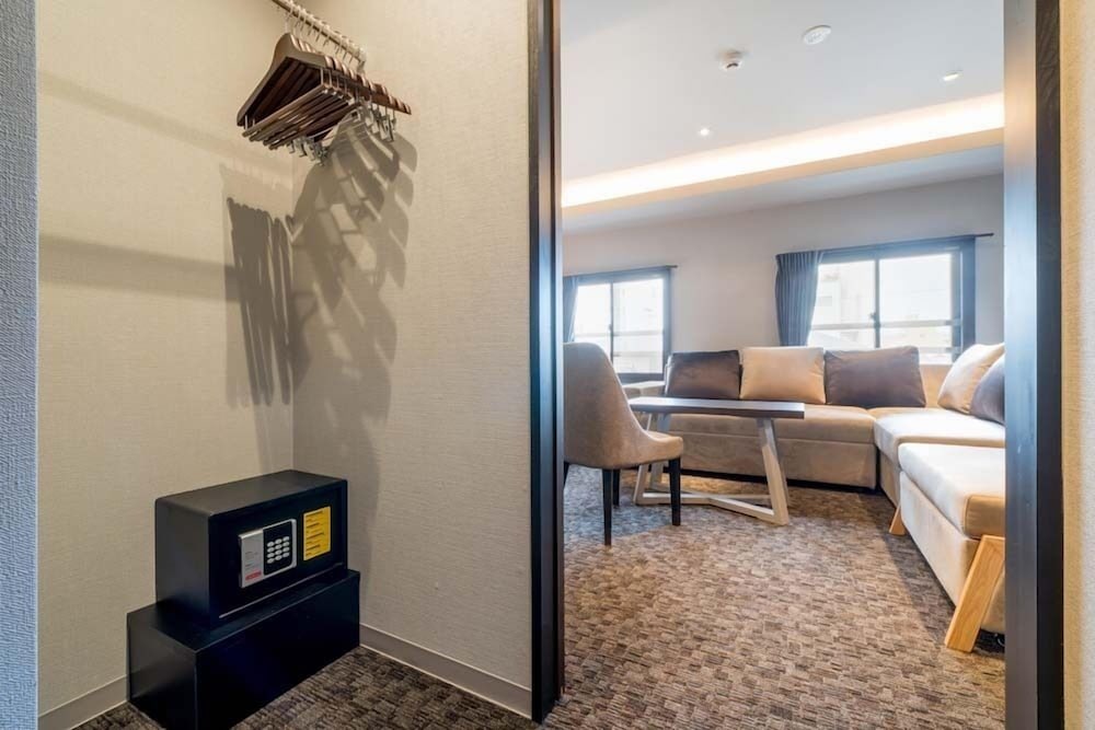 Rinn Sanjo Ohashi East 33/69
