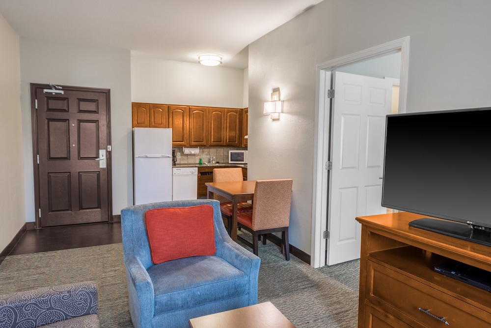 Staybridge Suites Kansas City-Independence 43/63