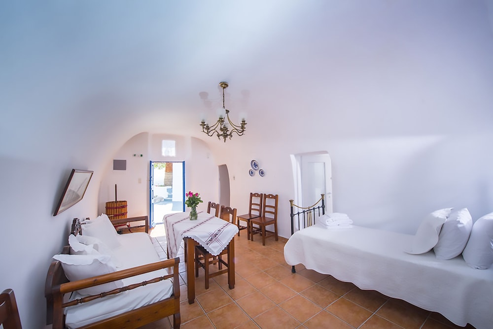 Kadia Traditional Residences 14/50