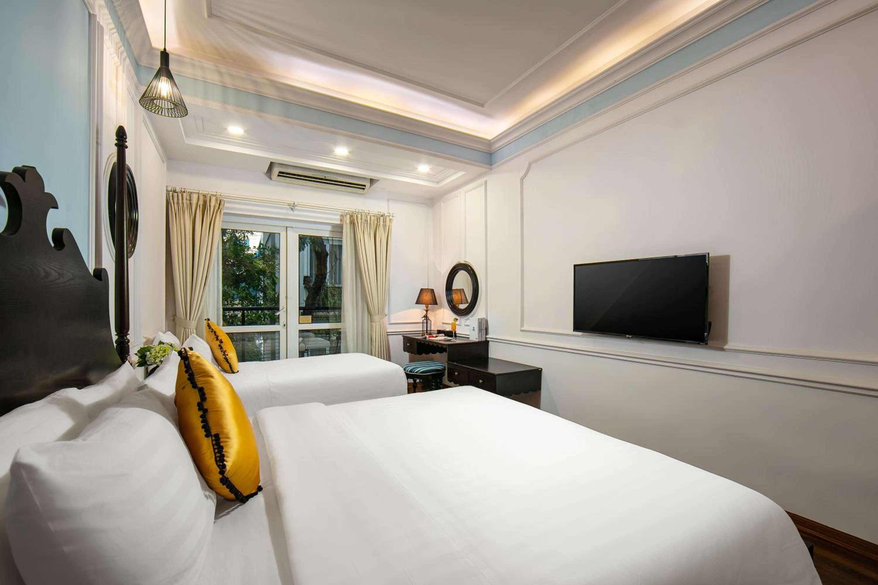 Premium, Twin Beds, Balcony