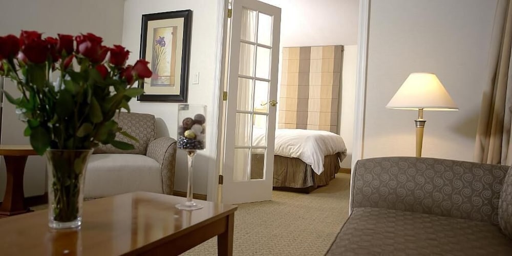 Hotel Executive Suites 26/57
