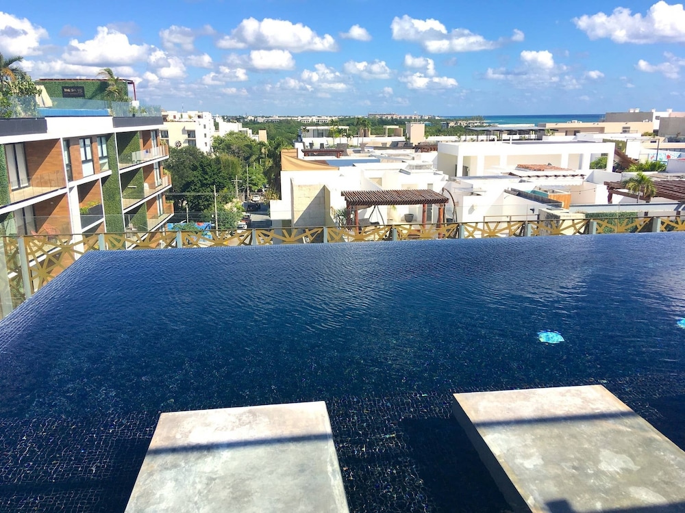 IT Boutique Hotel and Restaurant 67/73