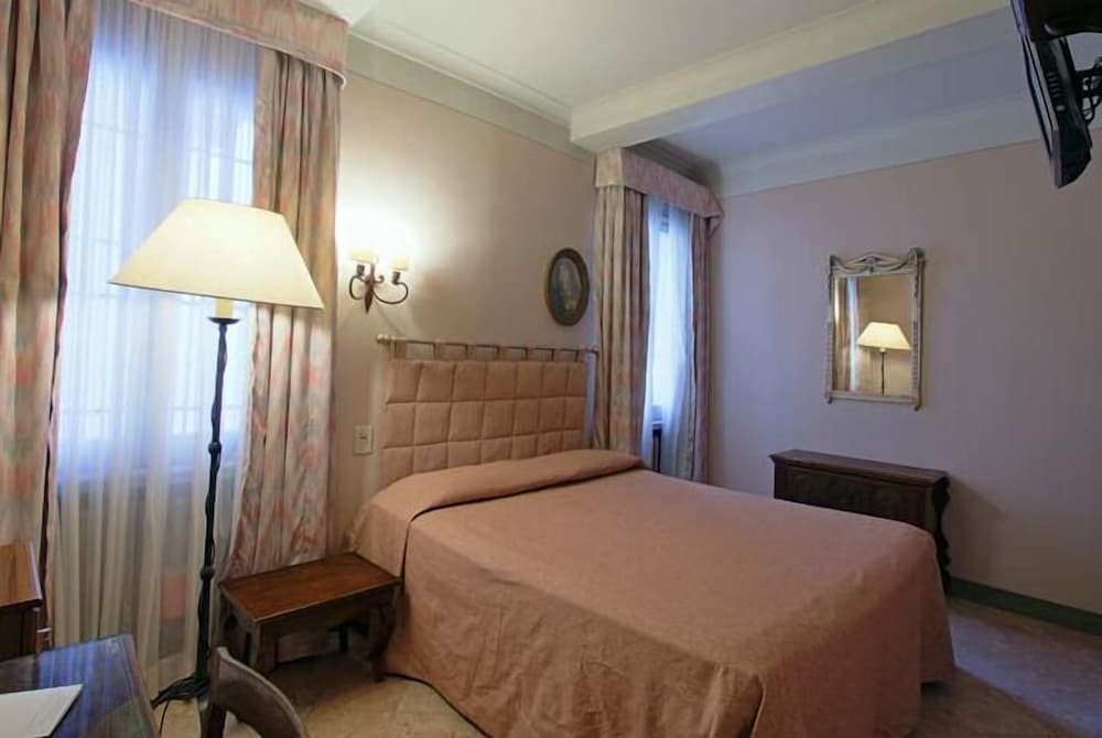 Arnaldo Aquila DAOro Hotel 8/39