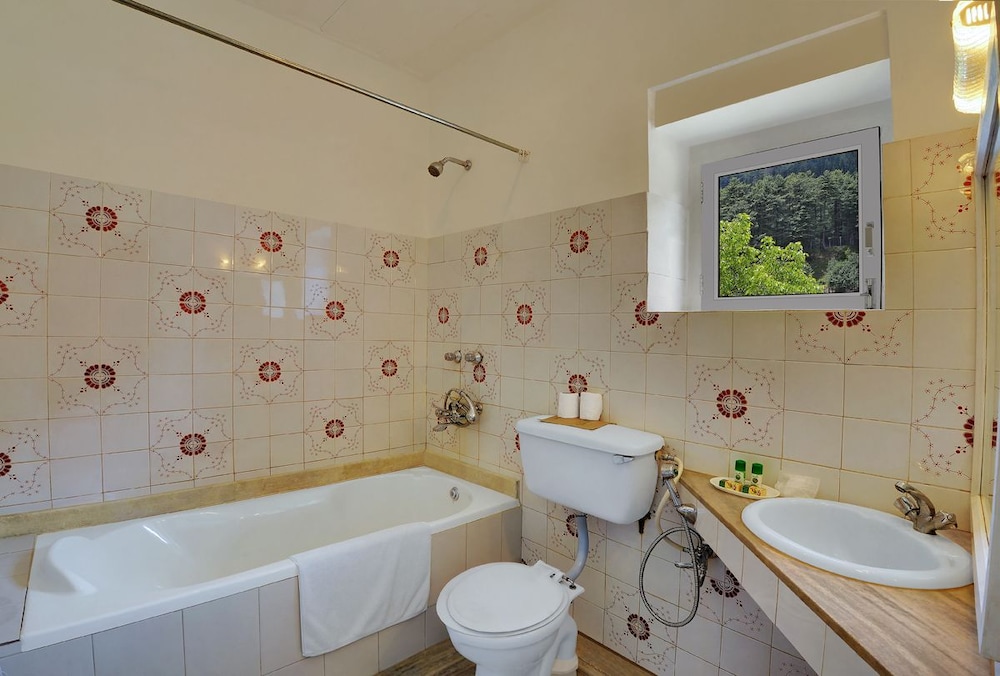 HEEVAN HOTEL 50/50