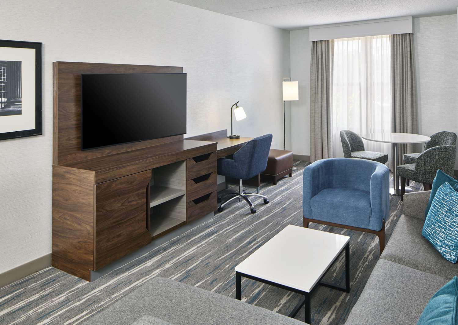 Deluxe, Suite, King Bed, Dining Area, Sofa