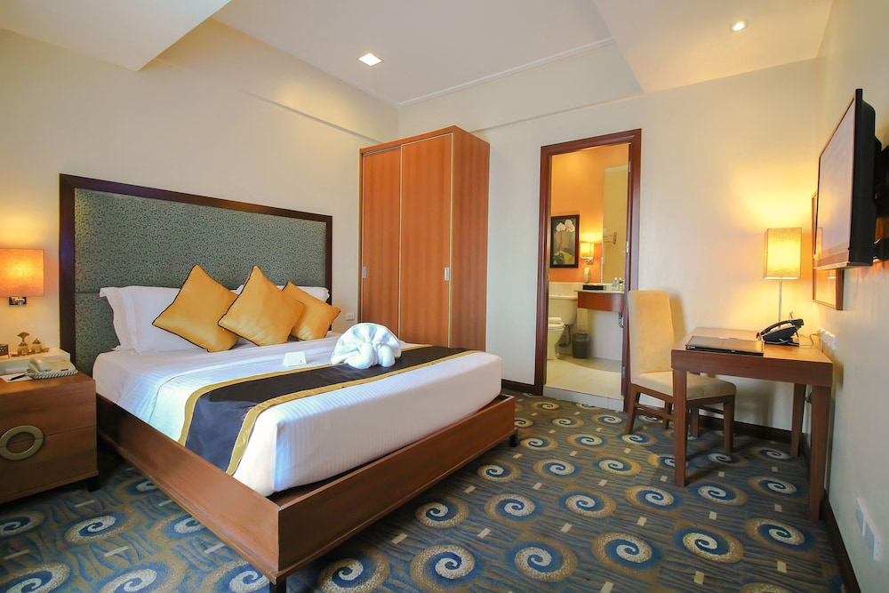 Makati Palace Hotel 12/50