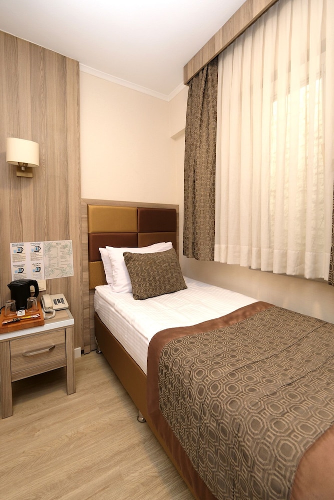 Pera Arya Hotel 26/71