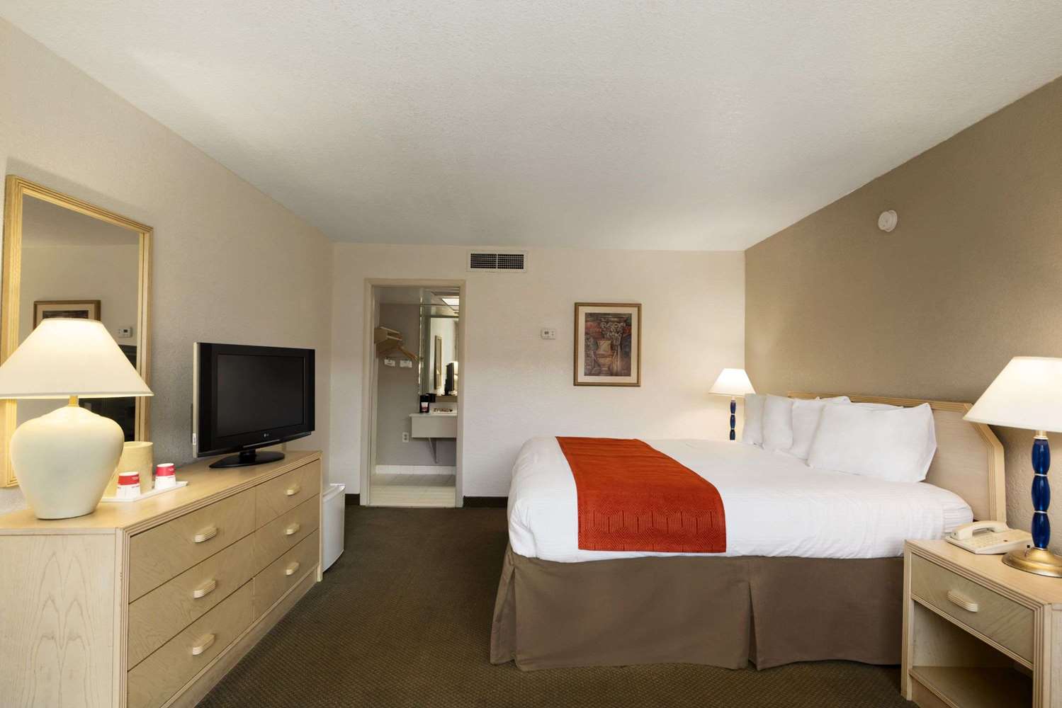 Ramada by Wyndham Kissimmee Gateway 12/34