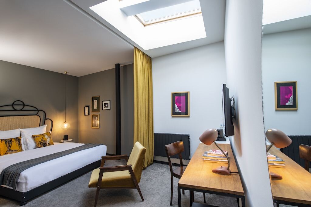 SUPERIOR, KING BED